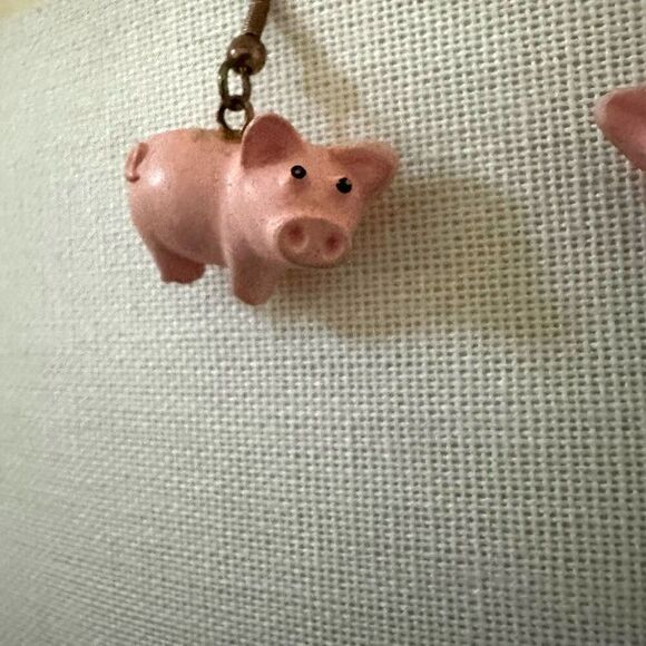 Pink pig drop earrings - Picture 8 of 9
